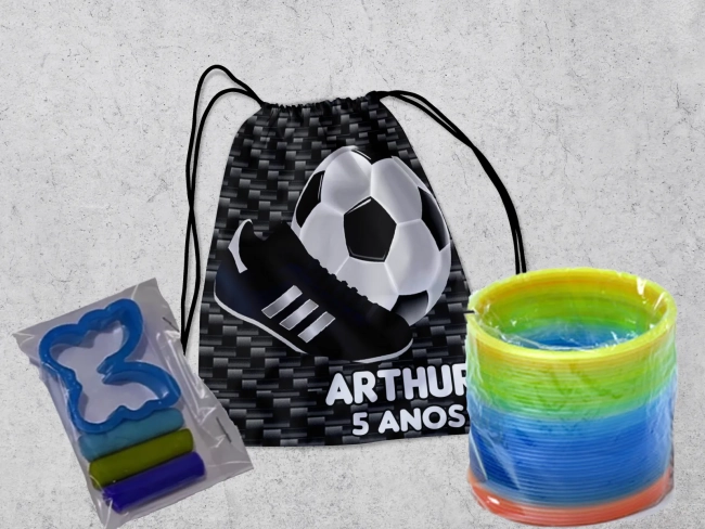 Kit Mochilinha + Mini Massinha de modelar e Mola Maluca Futebol