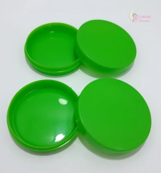 Latinha Verde de Plástico 5,5cm Pacote com 12 Unidades