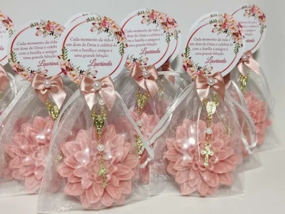 Lembrancinha 90 Anos: Sabonete Flor Dália com Mini Terço