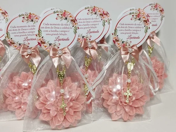 Lembrancinha 90 Anos: Sabonete Flor Dália com Mini Terço