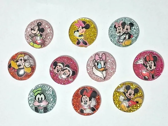 Aplique Mickey e Minnie Redondo 2cm de Resina Pacote com 10