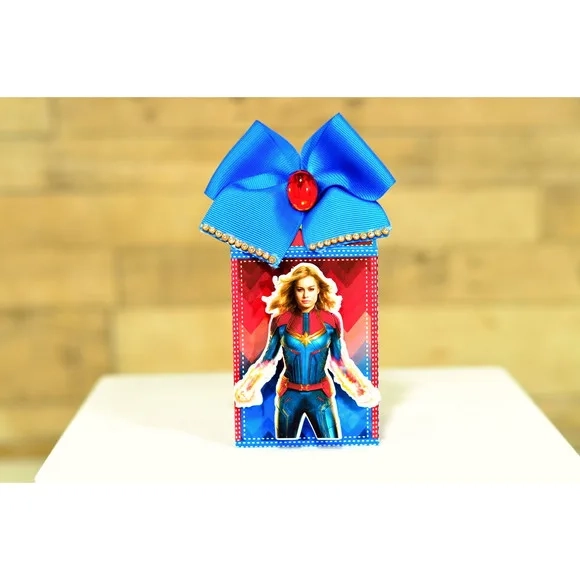 Kit 30 Lembrancinhas Capitã Marvel
