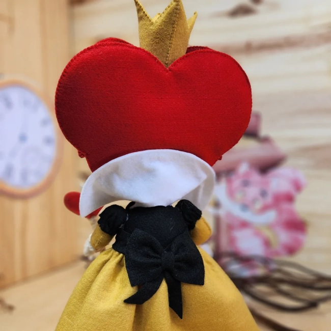 Boneca Rainha De Copas Alice No País Das Maravilhas