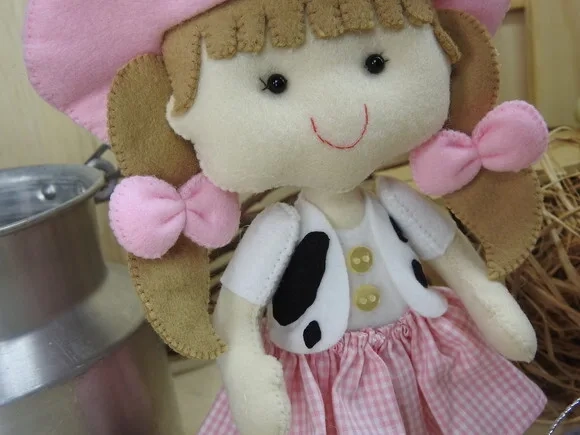 Boneca Fazendeira em Feltro - Tema Fazendinha * Chamar Chat