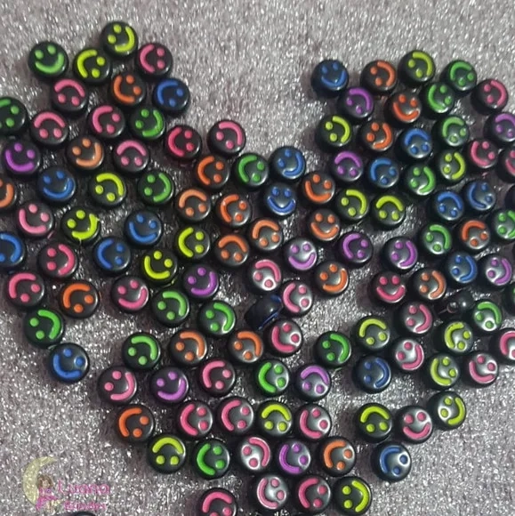 Miçanga Carinha Preta Colorida Furo Passante 7mm Pct 100 Und