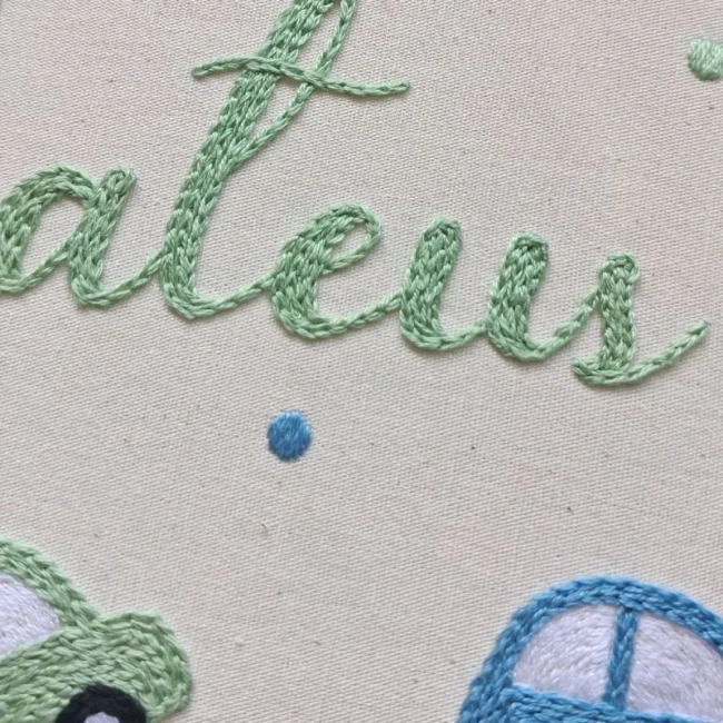 Porta Maternidade Bordado à Mão - Carrinhos Verde e Azul