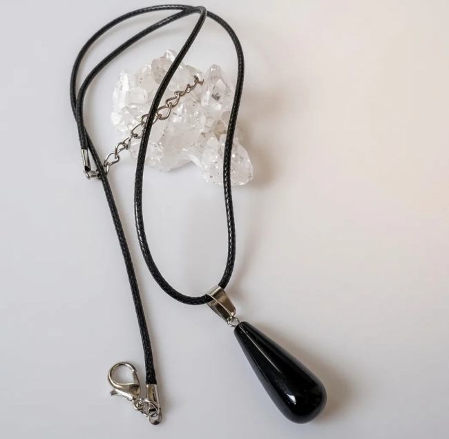 Colar Cordão Couro com Pingente Gota Pedra variadas