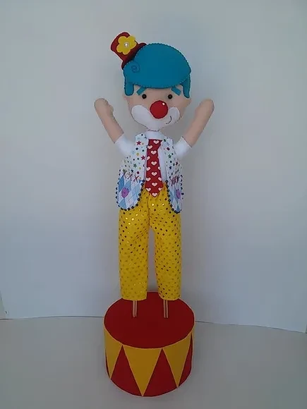 Palhacinho Perna de Pau.
