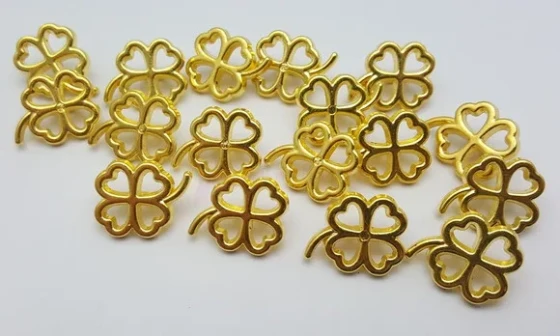 Botão Trevo Dourado de 1,9cm - 15 Unidades