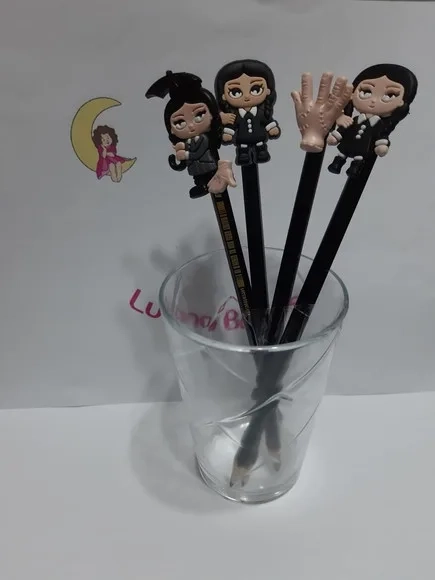 Lápis com Ponteira Wandinha Addams Emborrachada Pct 4 Unids