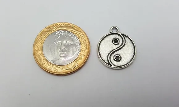 Pingente Yin Yang Prateado de 2,2cm Pacotes com 10 unidades