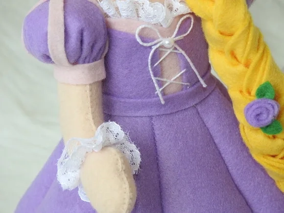 Boneca Rapunzel em Feltro - Enrolados