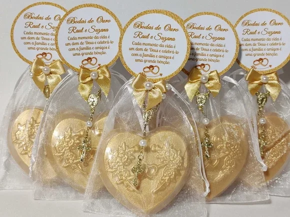 Lembrancinha Bodas de Ouro: Sabonete Coração com Mini Terço