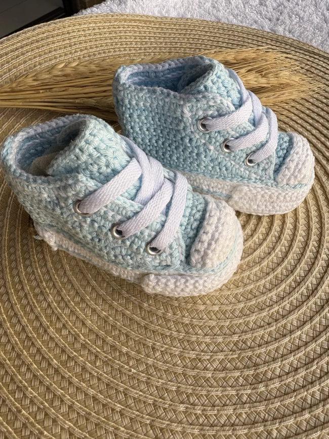 Tênis all star para bebê de crochê