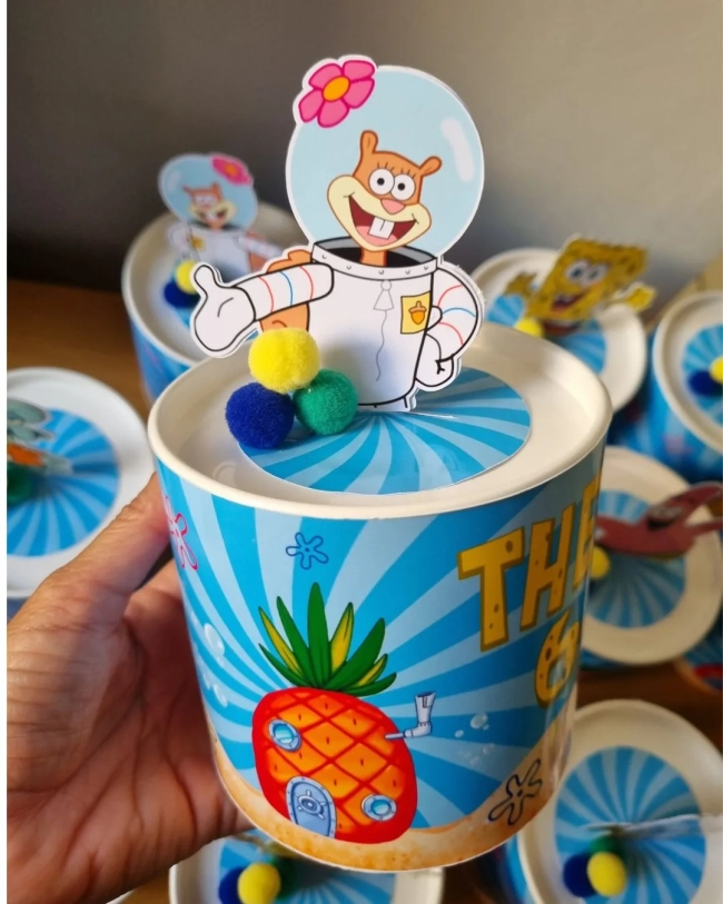 Centro de mesa Bob Esponja tubolata 10x10 com aplique 3D