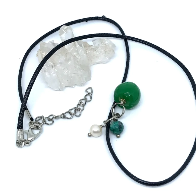 Cordão Colar com Pingente Maçã de Jade Verde e Pérola