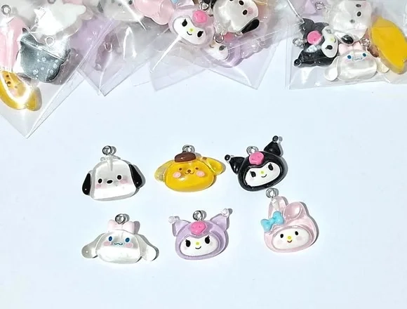 Pingente Hello Kitty de Resina Pacote com 9 Unidades Variado
