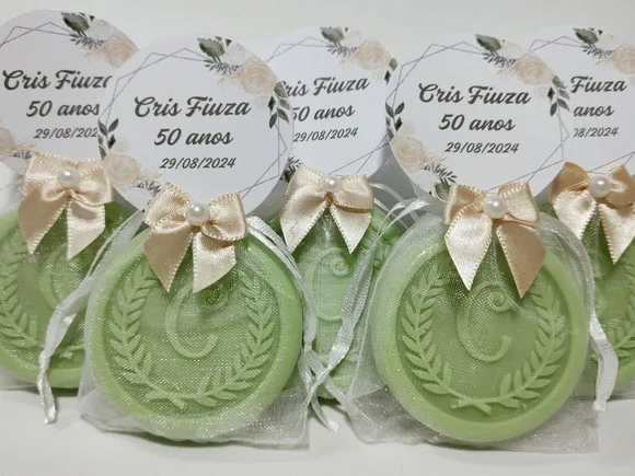 Lembrancinha 50 Anos: Sabonete Letra Inicial Personalizada