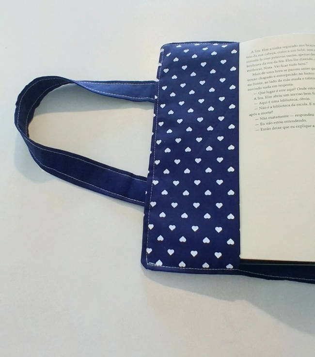 Capa de Livro em tecido com bolso estampa de coração