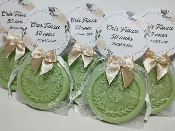 Lembrancinha 50 Anos: Sabonete Letra Inicial Personalizada