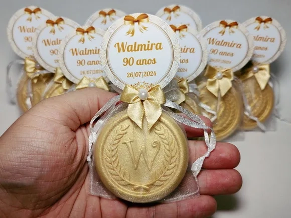 Lembrancinha 90 Anos: Sabonete Letra Inicial Personalizada