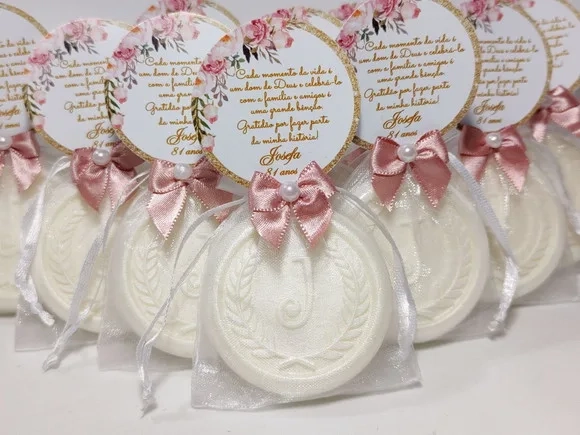 Lembrancinha 81 Anos: Sabonete Letra Inicial Personalizada