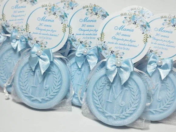 Lembrancinha 90 Anos: Sabonete Letra Inicial Personalizada