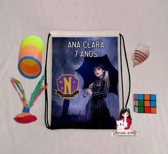 Mochila Brinquedos Retrô Tema Wandinha