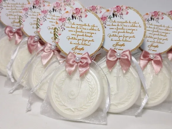 Lembrancinha 81 Anos: Sabonete Letra Inicial Personalizada
