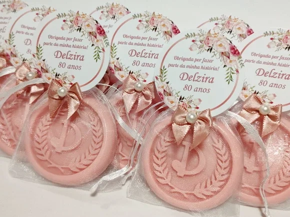 Lembrancinha 80 Anos: Sabonete Letra Inicial Personalizada