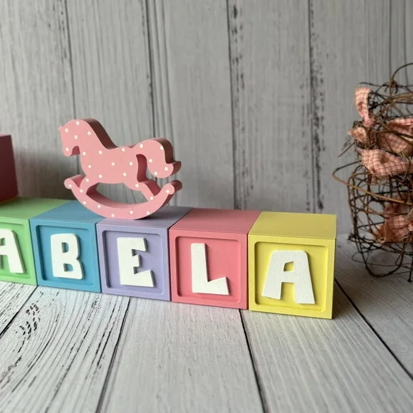 Decoração Bebê - Cubos 6x6cm + 1 Cavalinho de Balaço