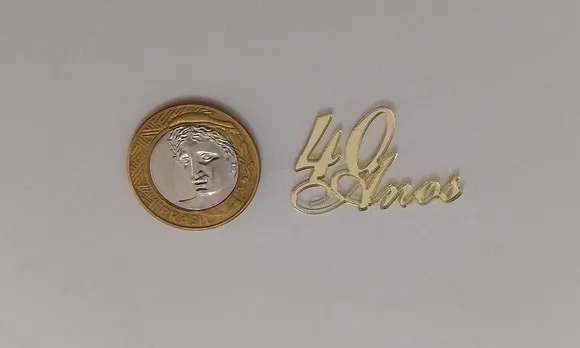Plaquinha de 40 Anos Acrílico Espelhado Dourado - 01 Unid.