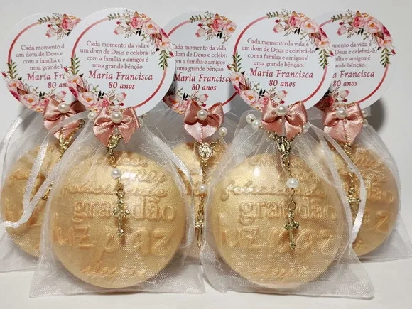Lembrancinha 80 Anos: Sabonete Desejos de Gratidão com Terço