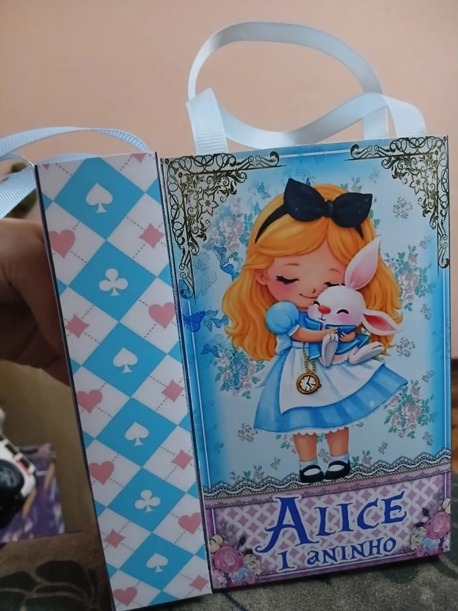 Sacolinha personalizada para lembrancinhas Alice no país das maravilhas