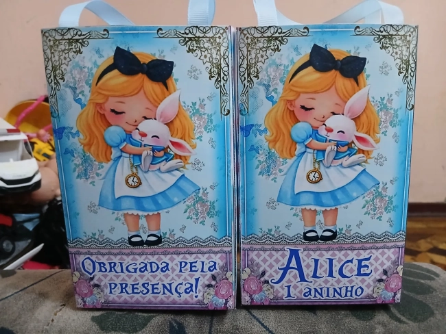 Sacolinha personalizada para lembrancinhas Alice no país das maravilhas