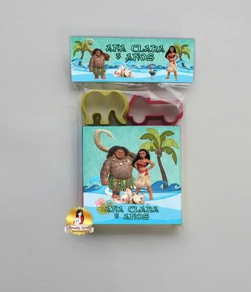 Massinha na Lapela com Forminhas Moana