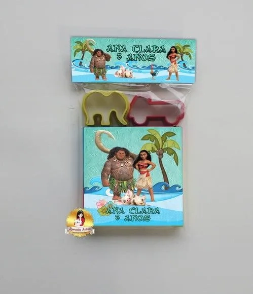 Massinha na Lapela com Forminhas Moana