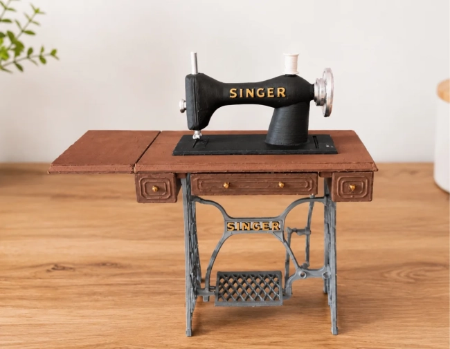 Máquina de Costura Miniatura Singer Decorativa Impressão 3D – Modelo Vintage