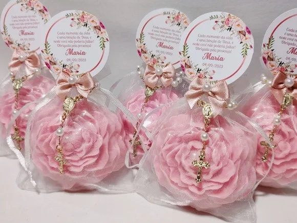 Lembrancinha 80 Anos: Sabonete Flor Peônia com Mini Terço