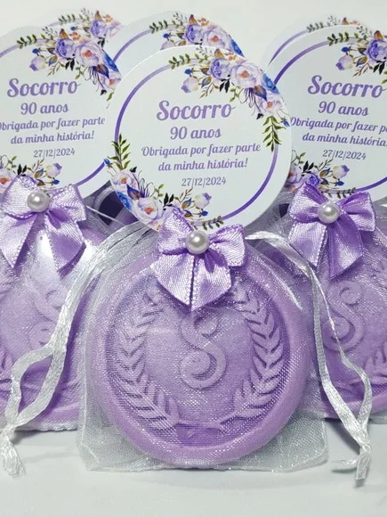 Lembrancinha 90 Anos: Sabonete Letra Inicial Personalizada