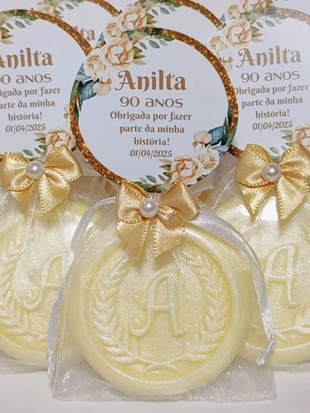 Lembrancinha 90 Anos: Sabonete Letra Inicial Personalizada