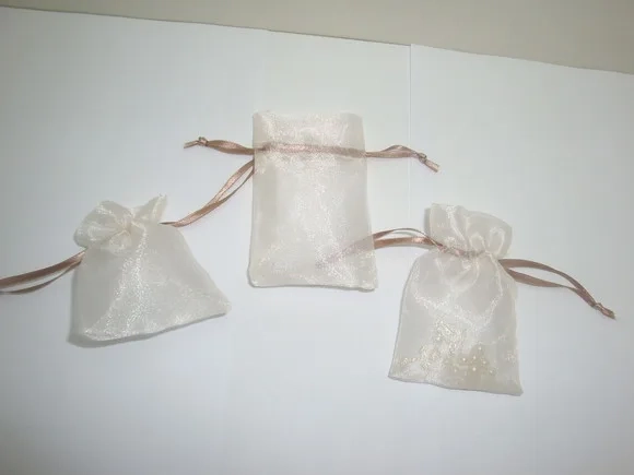 Saquinhos de Organza Cristal com Fita 5x8cm Pacote C/70 un