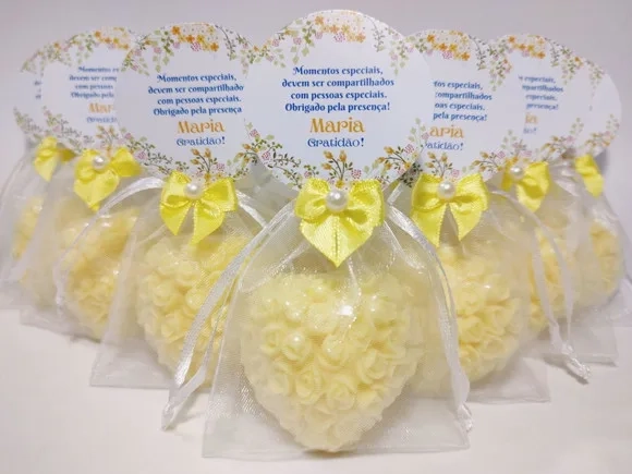 Lembrancinha de Aniversário 80 Anos: Sabonete Coração Floral
