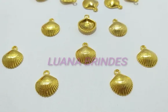 Pingente de Concha em Metal Dourado - pct c/10 unid