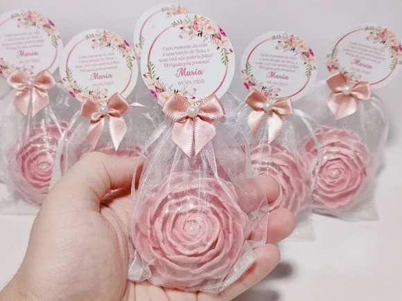 Lembrancinha 80 Anos: Sabonete Rosa Delicada Luxo