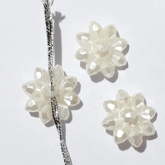 Botão Flor Perolado 2cm Acrílico Pacotes com 20 Unidades