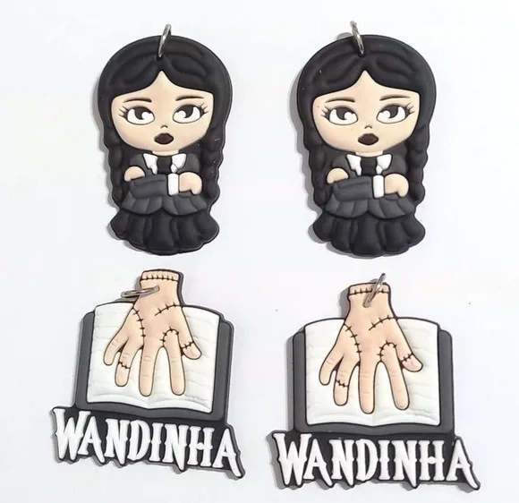Pingente Wandinha e Mãozinha Emborrachado 6 Unidades