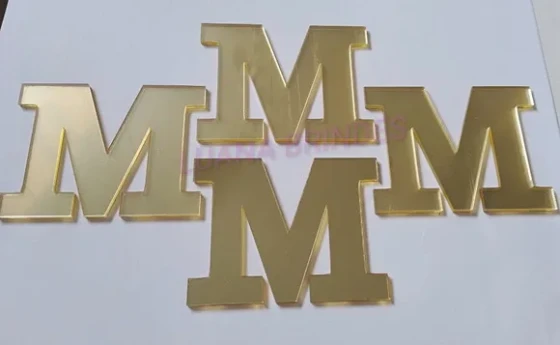 Aplique da Letra M em Acrílico Espelhado Dourado - 5cm