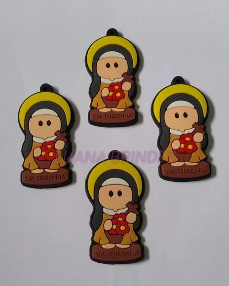 Pingente Santa Terezinha de Borracha 5,3cm Pct 5 Unidades