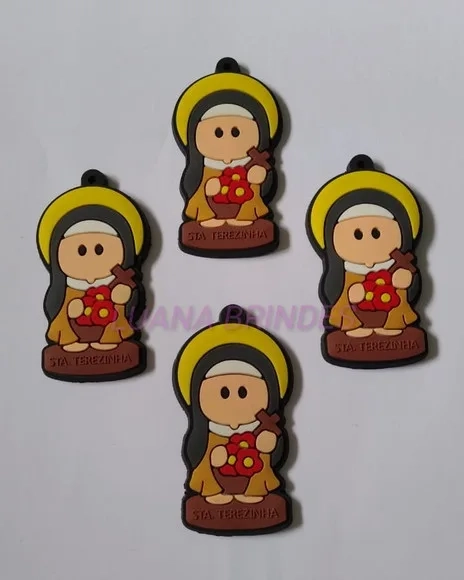 Pingente Santa Terezinha de Borracha 5,3cm Pct 5 Unidades